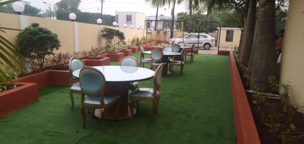 Hotel Aristro Lonavala Εξωτερικό φωτογραφία