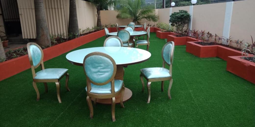 Hotel Aristro Lonavala Εξωτερικό φωτογραφία