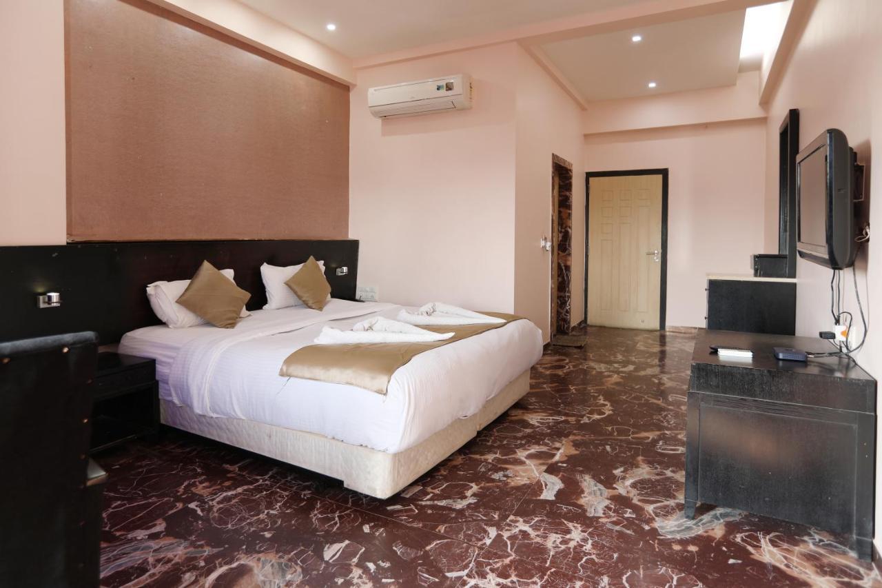 Hotel Aristro Lonavala Εξωτερικό φωτογραφία