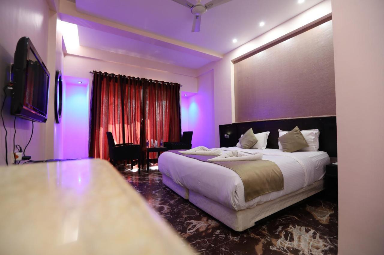 Hotel Aristro Lonavala Εξωτερικό φωτογραφία