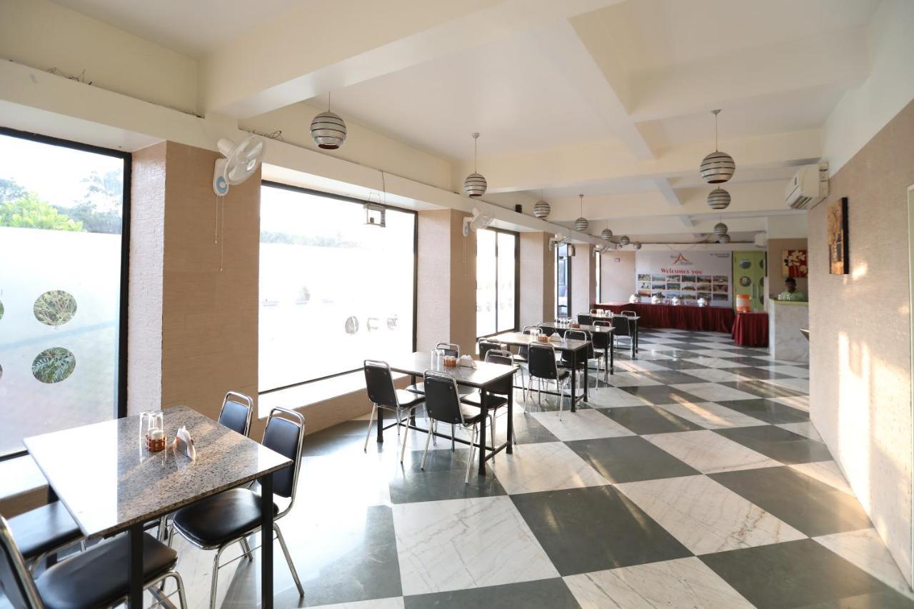 Hotel Aristro Lonavala Εξωτερικό φωτογραφία