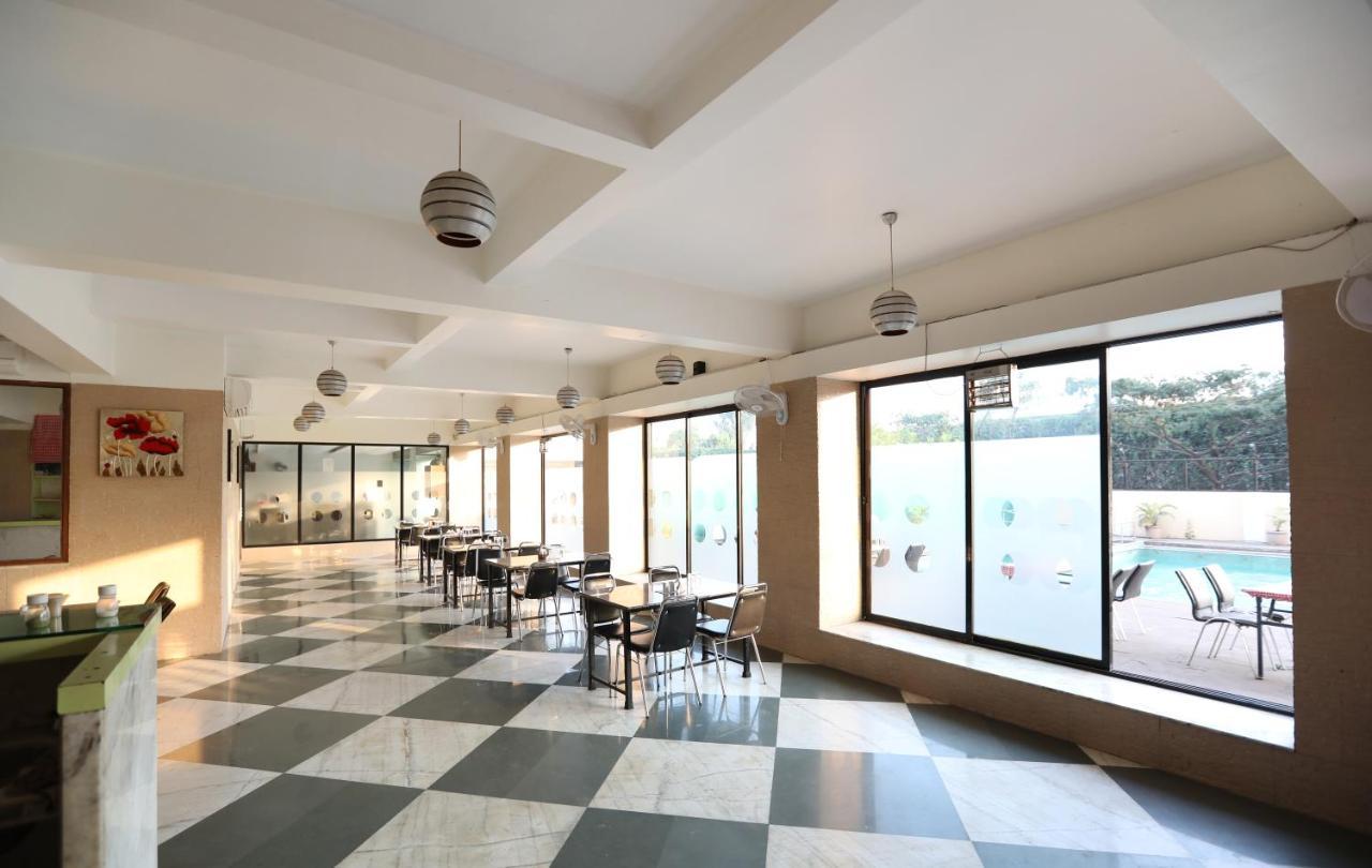 Hotel Aristro Lonavala Εξωτερικό φωτογραφία