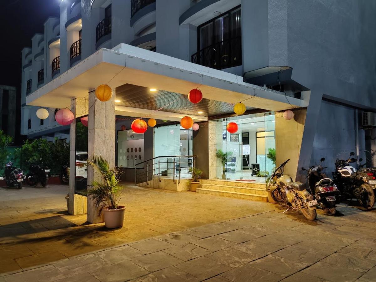 Hotel Aristro Lonavala Εξωτερικό φωτογραφία