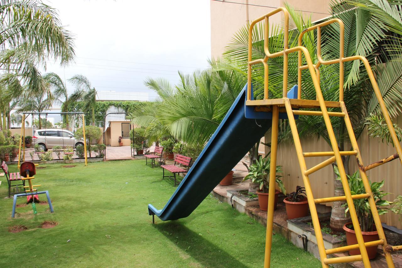 Hotel Aristro Lonavala Εξωτερικό φωτογραφία