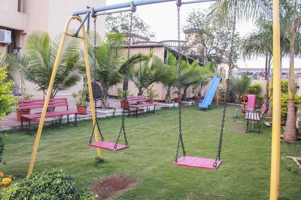 Hotel Aristro Lonavala Εξωτερικό φωτογραφία