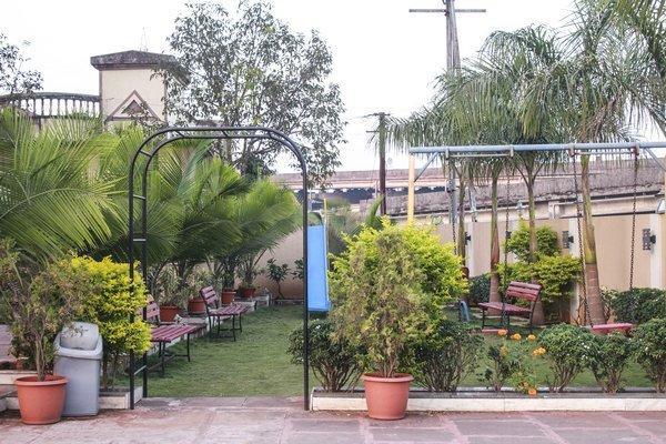 Hotel Aristro Lonavala Εξωτερικό φωτογραφία
