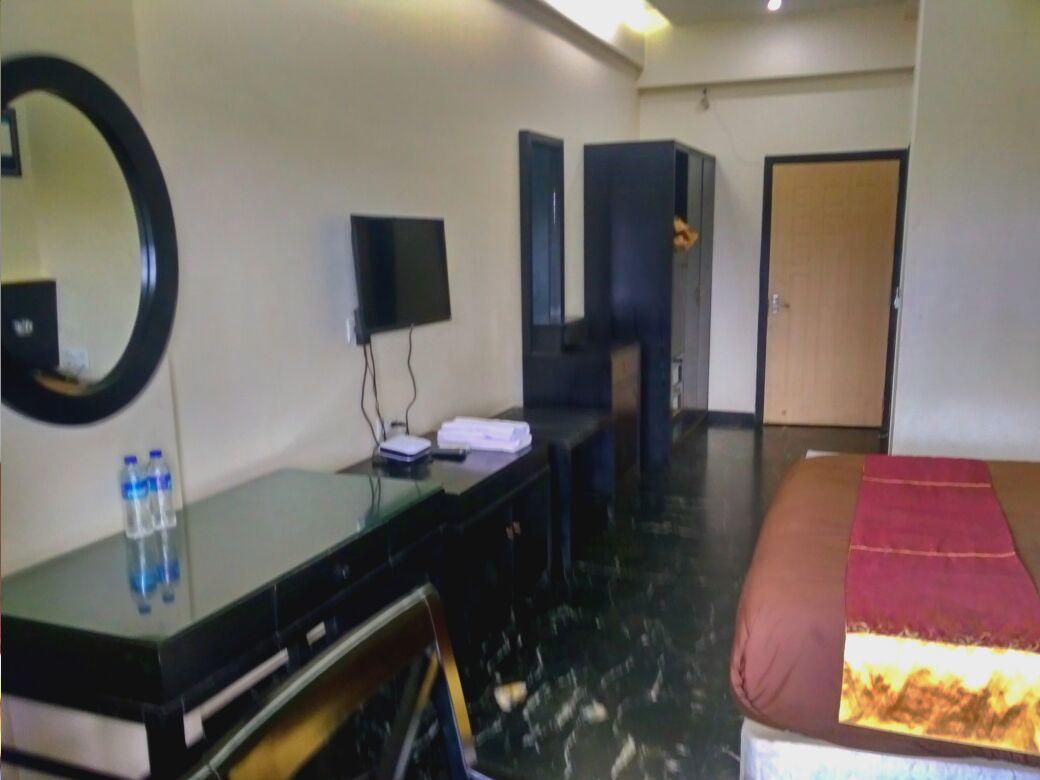 Hotel Aristro Lonavala Εξωτερικό φωτογραφία